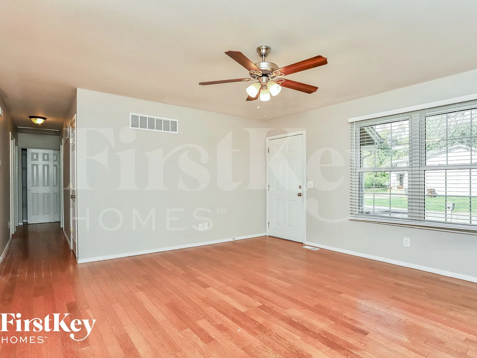 3 bed, 2.0 bath, 1080 sqft, $2,120 — Photo 4