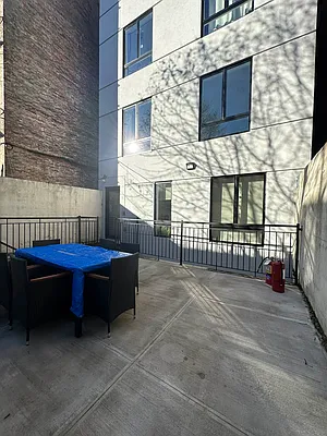 Rented by Artur Gutman, LREB | media 24