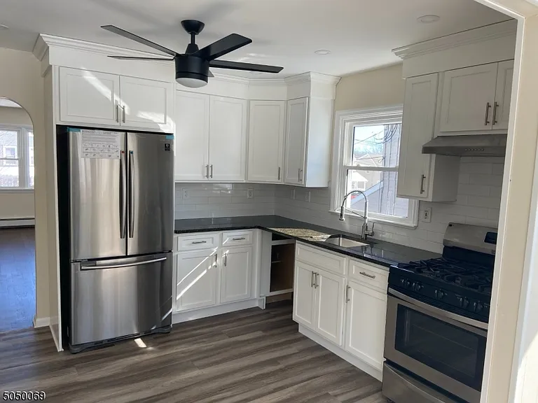 418 Montclair Ave #2 — Photo 16