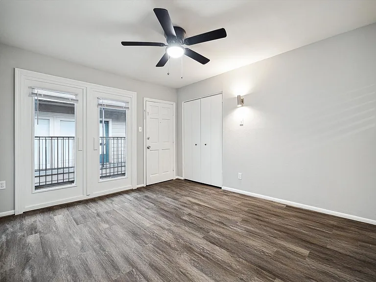 2202 Park Street — Photo 2