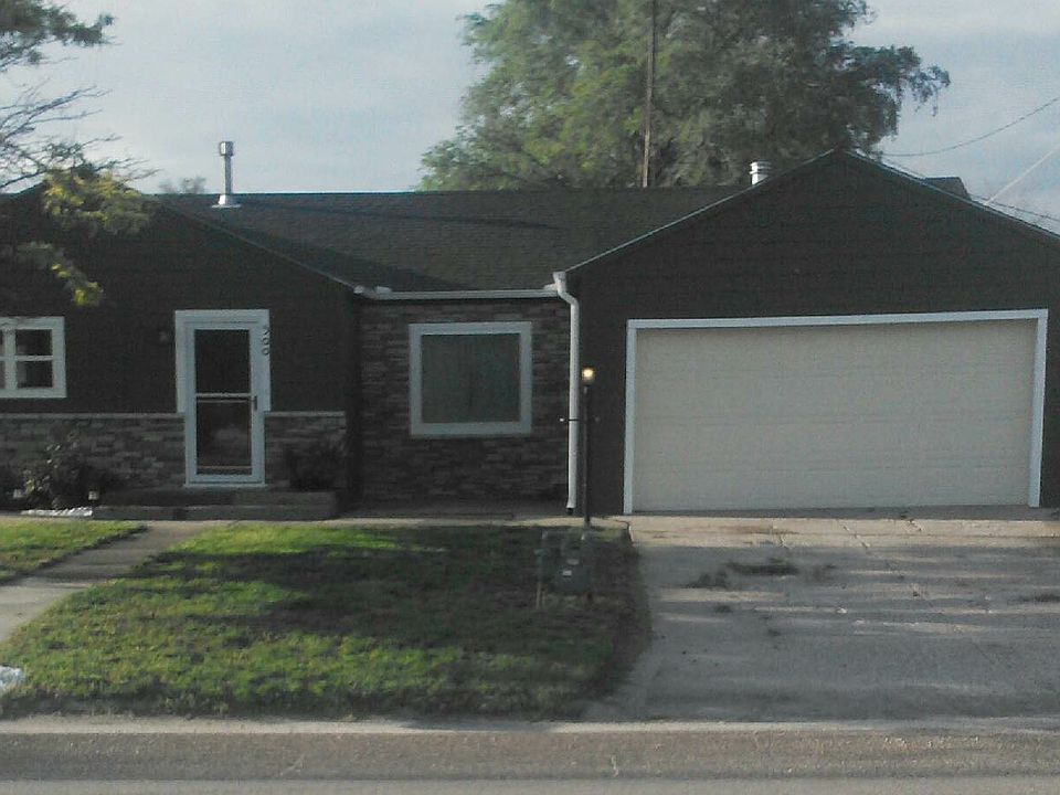 1st image of 300 W Plainville Ave