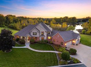 1950 Irish Rd, Neenah, WI 54956