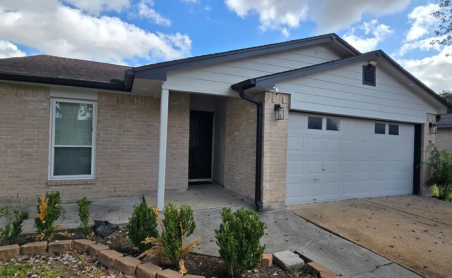 3 bed, 1392 sqft, $1,900 — Photo 2