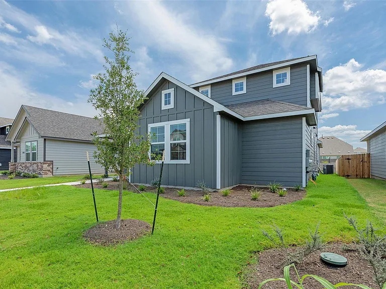 512 Clearlake Dr — Photo 4