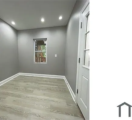 2461 Shirley Ave — Photo 9