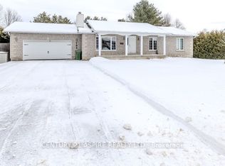 103 Stoneyfield Rd, Laurentian Valley, ON K8B1B4