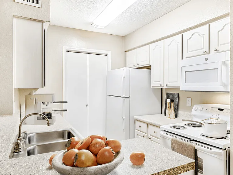 Summers Crossing Apartments — Photo 3