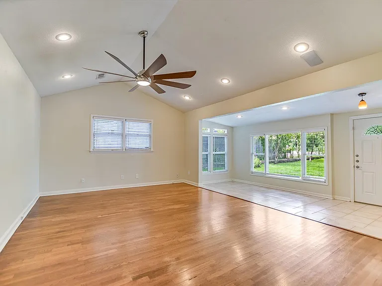 208 Braeswood Rd — Photo 6
