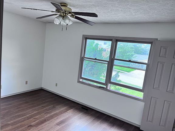 5th image of 211 E Burks Dr
