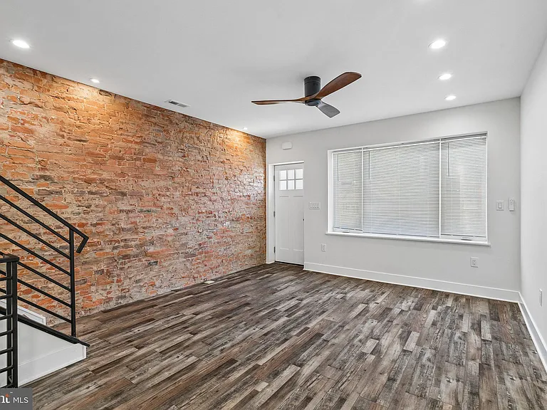 3156 Almond St — Photo 9