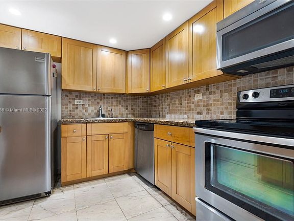 4th image of 6039 Collins Ave #Penthouse 14