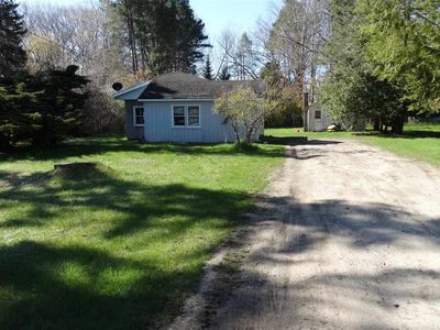 620 Division St, Charlevoix, MI, 49720