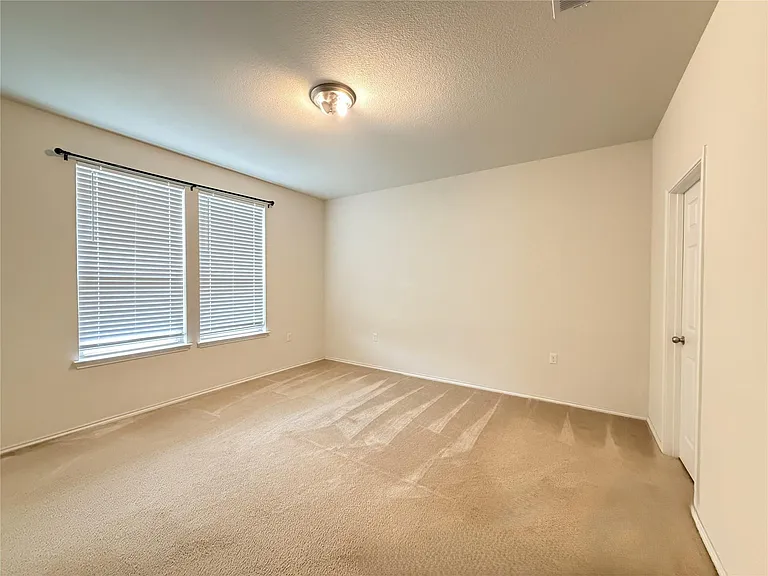 11704 Monterosso Dr — Photo 2