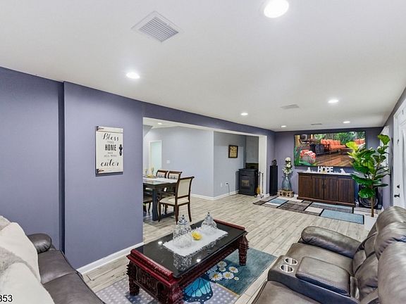 4th image of 47 Dupont Ave