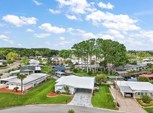 916 Sunset Cir, Tavares, FL 32778