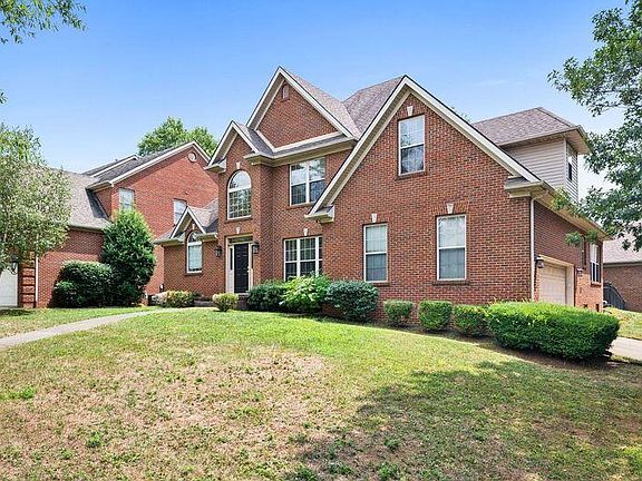 3rd image of 944 Princess Doreen Dr