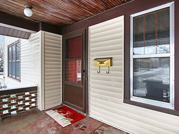 5th image of 213 Sweet St NE