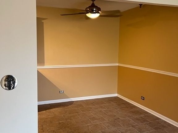 5th image of 21W581 North Ave APT 20