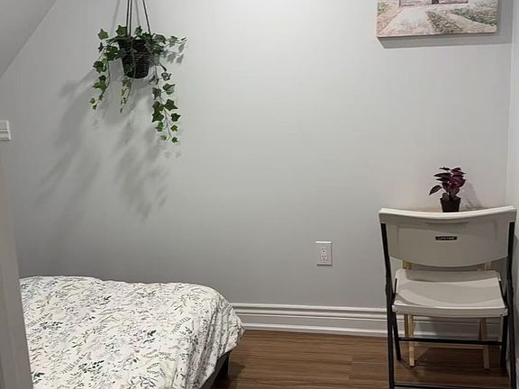 3rd image of 2466 Saint Clair Ave W #2