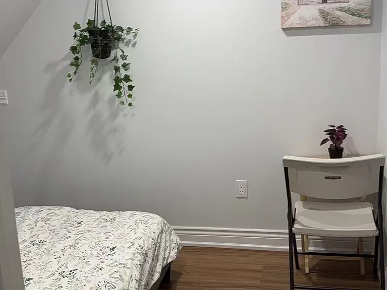 2466 Saint Clair Ave W #2 — Photo 3