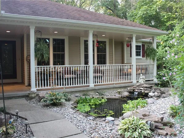 1074 Woodberry Ln, Charleston, IL 61920