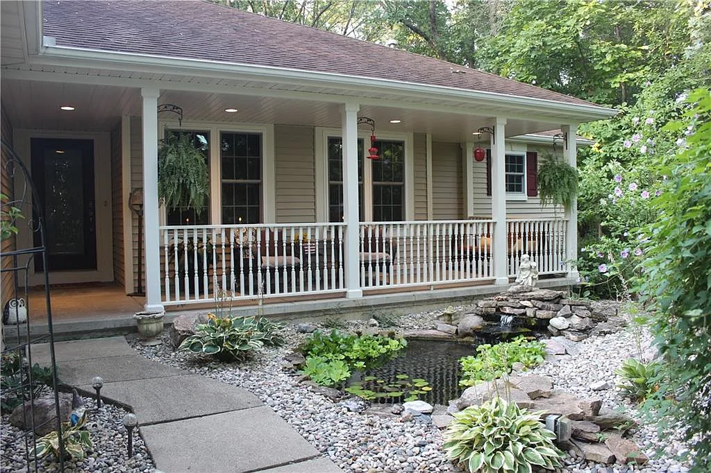 1074 Woodberry Ln photo 1