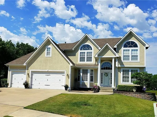 3455 SW Windemere Dr, Lees Summit, MO 64082