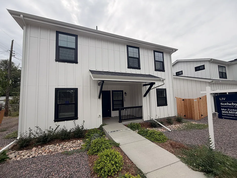 360 W Stanford Ave