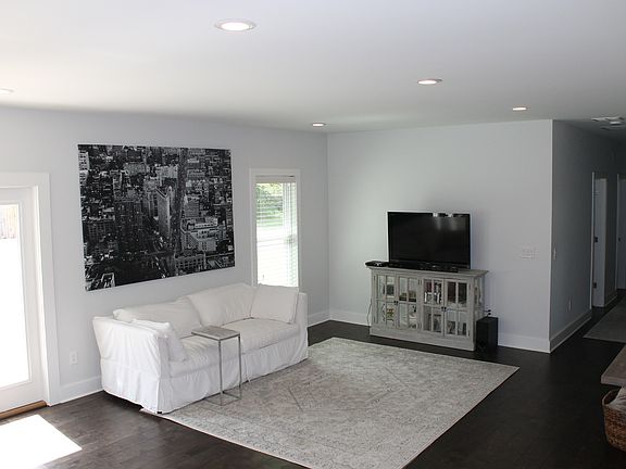 3rd image of 2400 N 15th Ave