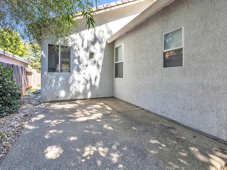 1909 Lindsay Dr — Photo 19