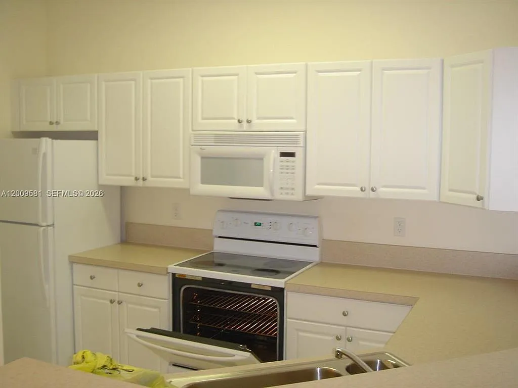 2 bed, 1170 sqft, $2,400 — Photo 2