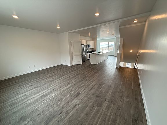 4th image of 877 E Skiff Way