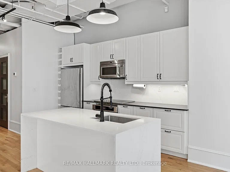 477 Richmond St W #306 — Photo 8