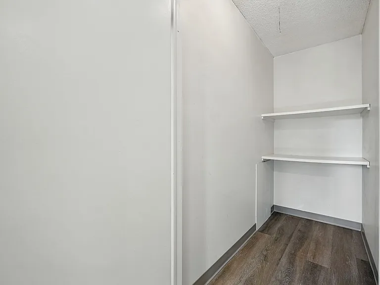 607 Kingsmere Cres SW — Photo 6