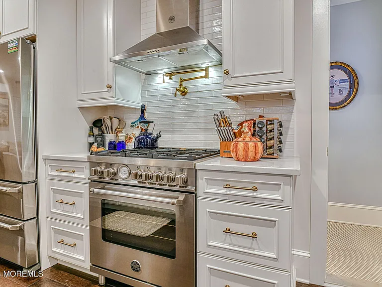 77 Asbury Ave — Photo 15