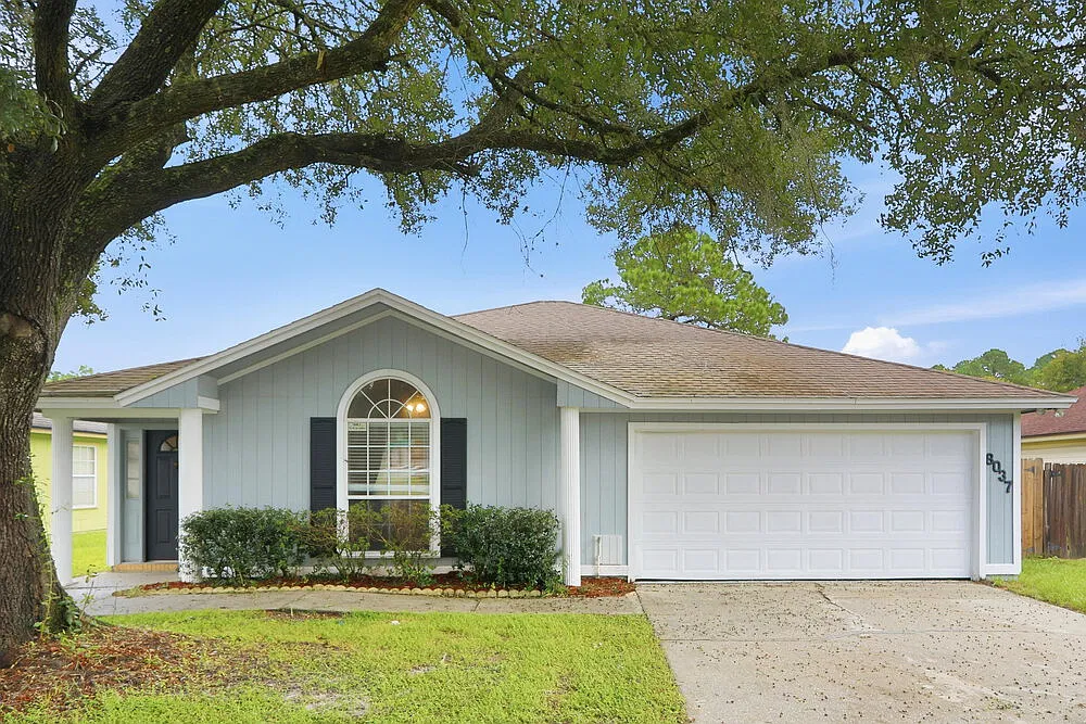 3 bed, 2.0 bath, 1451 sqft, $1,765 — Photo 1