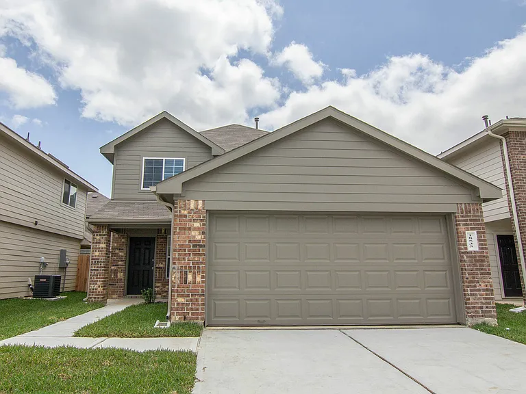 Aiden Cir — Photo 1