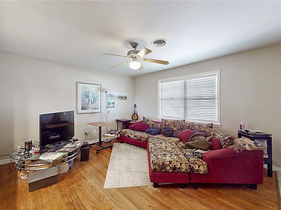 4th image of 104 Redmond Dr