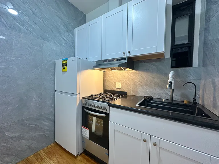 1372 York Ave #2B — Photo 5