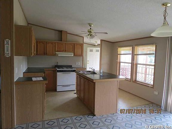 3rd image of 4667 Pilgrimport Rd