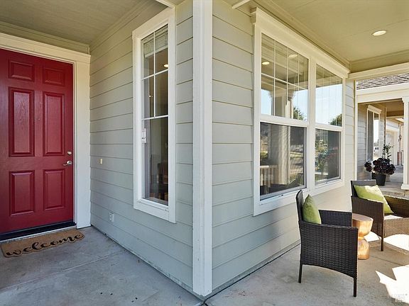 3rd image of 4724 Orville Avenue