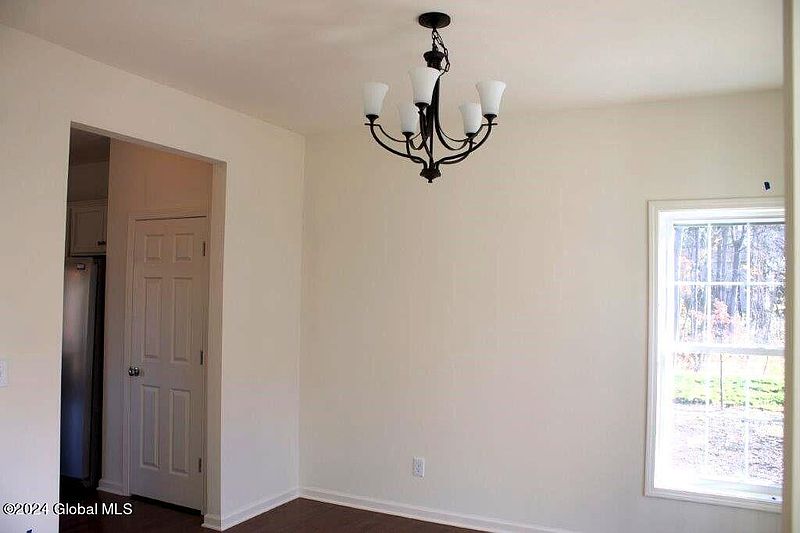 3rd image of 914 Ridgeview Circle