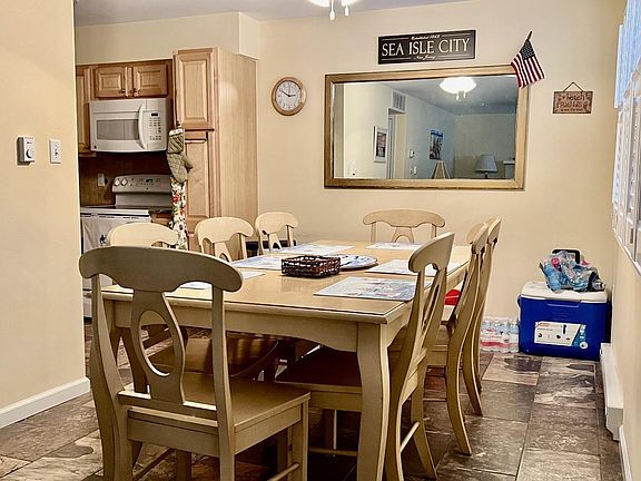 5th image of 114 37th St APT B