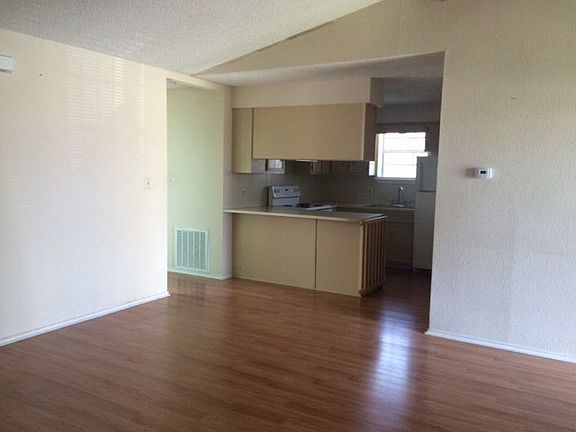 4th image of 308 E 8th St