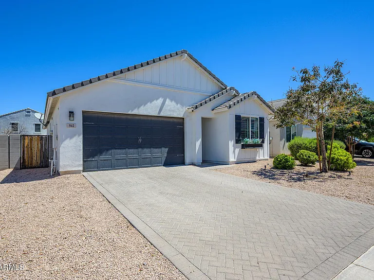542 E Bamboo Ln — Photo 1