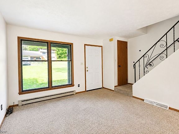 4th image of 346 Greentree Pl