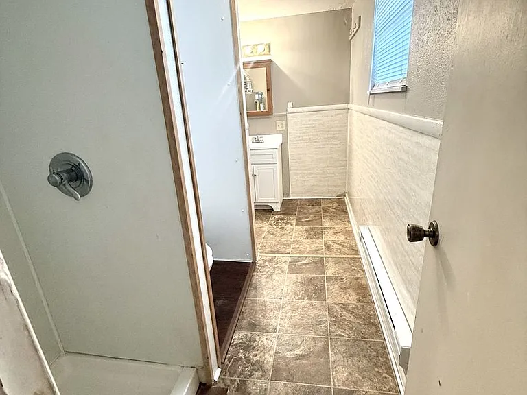 709 N Broadway St — Photo 11