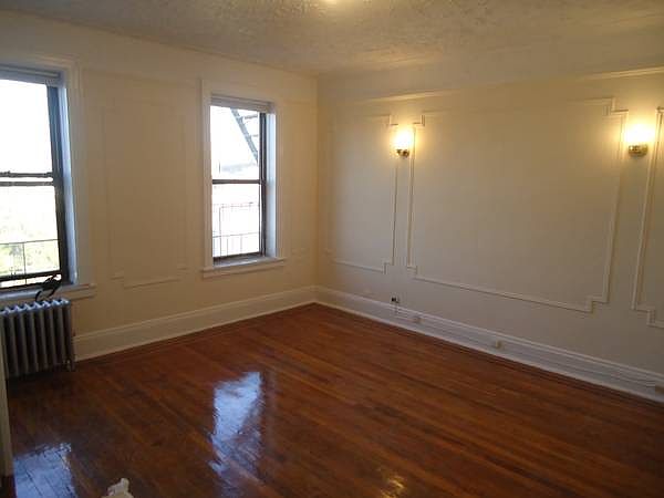 1st image of 2142 28th St APT 2B