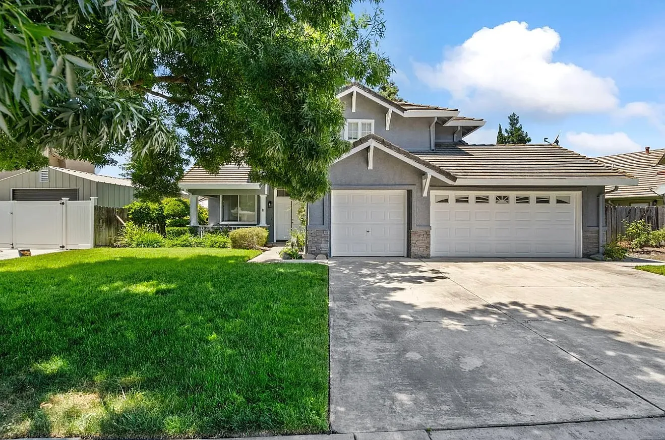 4 bed, 1828 sqft, $2,900 — Photo 2
