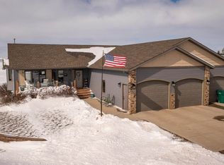5612 Shoal Dr, Bismarck, ND 58503